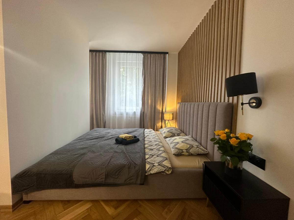 Mki Apartments - Zlota 69 Warsaw City Center Apartment Екстериор снимка