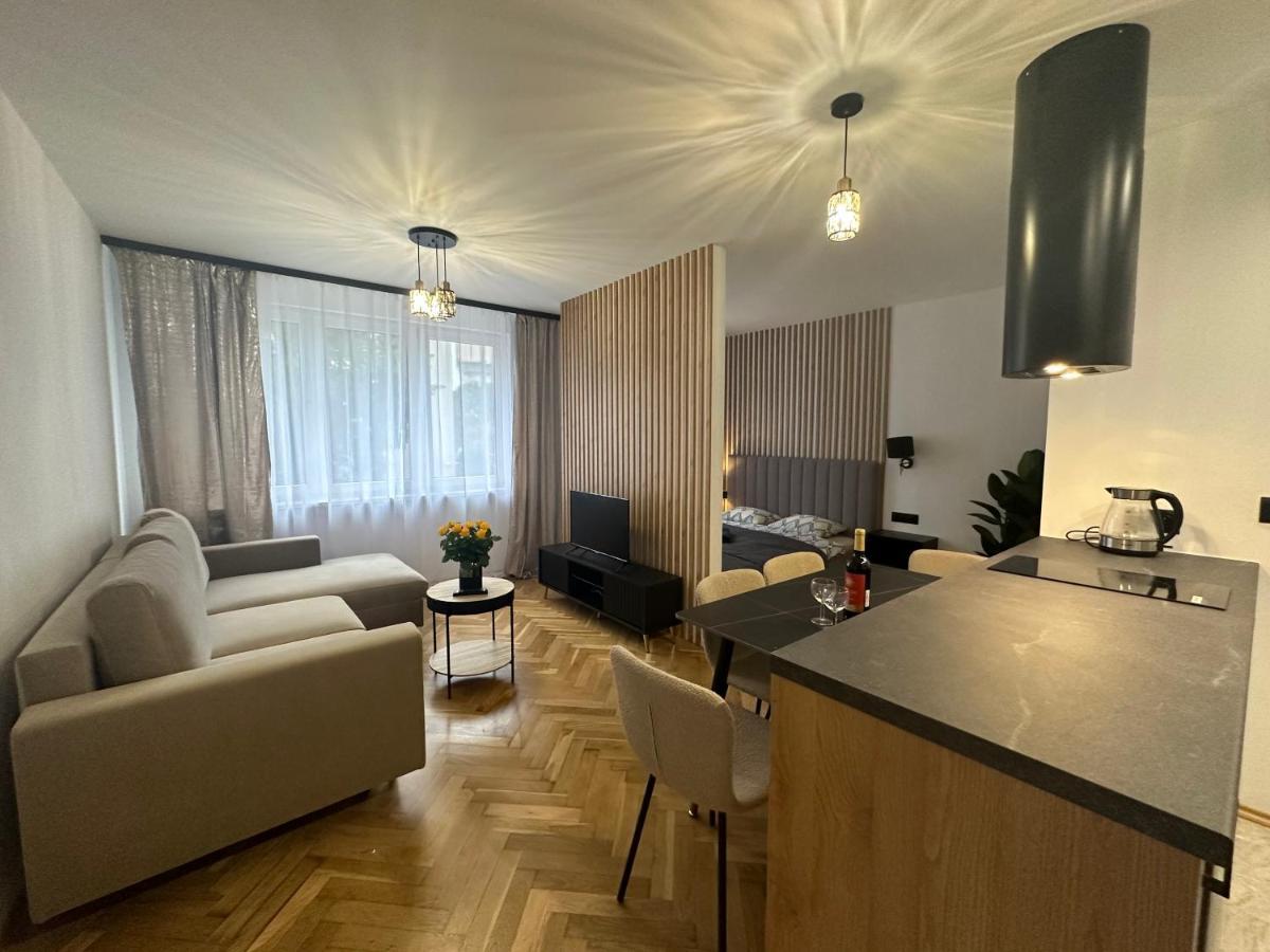 Mki Apartments - Zlota 69 Warsaw City Center Apartment Екстериор снимка